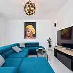 La Reina - Private Heated Pool & Garden Willa *