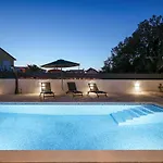 La Reina - Private Heated Pool & Garden