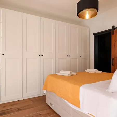 La Reina - Private Heated Pool & Garden Vila *