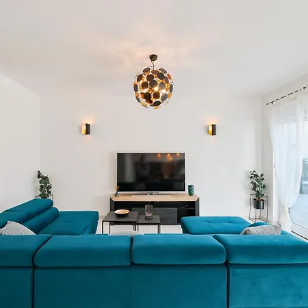La Reina - Private Heated Pool & Garden Vila *