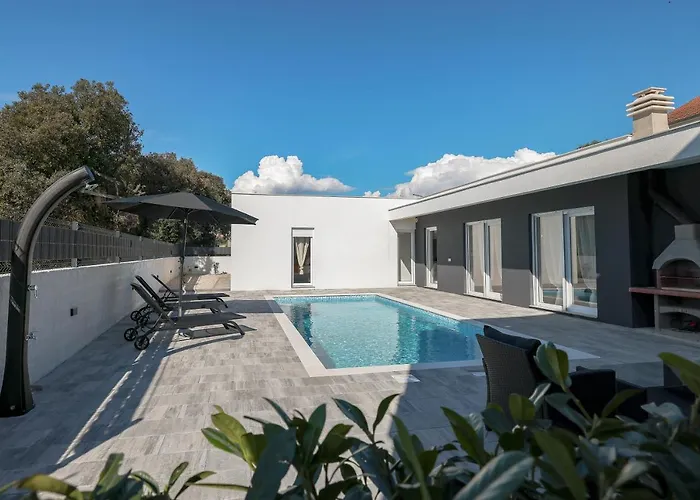 La Reina - Private Heated Pool & Garden