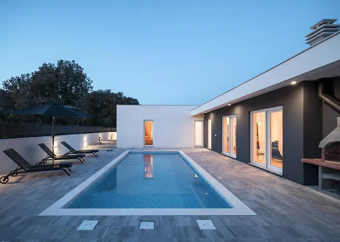 La Reina - Private Heated Pool & Garden Villa Bibinje