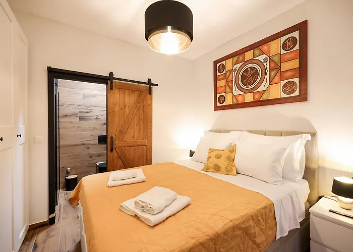 La Reina - Private Heated Pool & Garden Villa