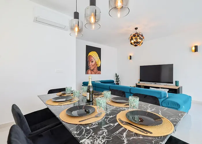 La Reina - Private Heated Pool & Garden Villa
