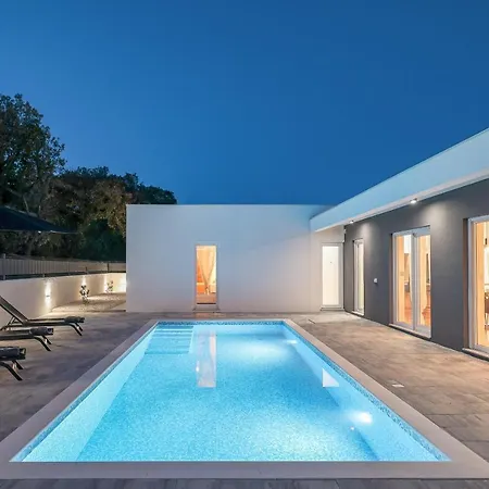 La Reina - Private Heated Pool & Garden *