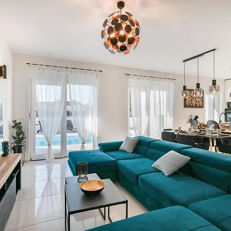 Ground-floor La Reina - Private Heated Pool & Garden