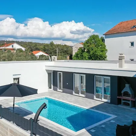 Ground-floor La Reina - Private Heated Pool & Garden Villa *