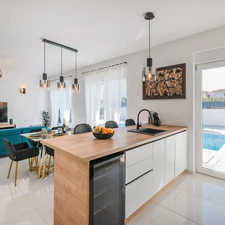 Ground-floor La Reina - Private Heated Pool & Garden