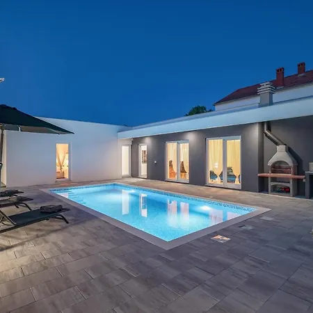 Ground-floor La Reina - Private Heated Pool & Garden * Bibinje