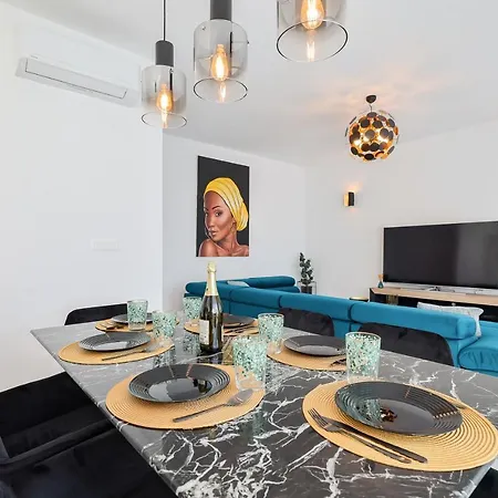 Ground-floor La Reina - Private Heated Pool & Garden Villa