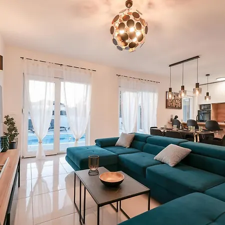 Ground-floor La Reina - Private Heated Pool & Garden