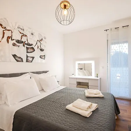 Ground-floor La Reina - Private Heated Pool & Garden Villa