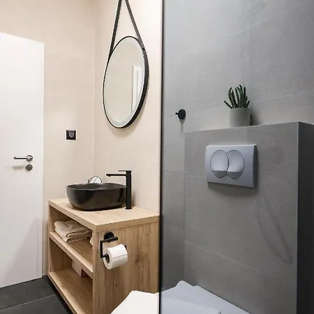 Ground-floor La Reina - Private Heated Pool & Garden * Bibinje