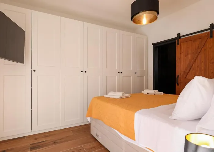 Villa La Reina - Private Heated Pool & Garden ヴィラ *