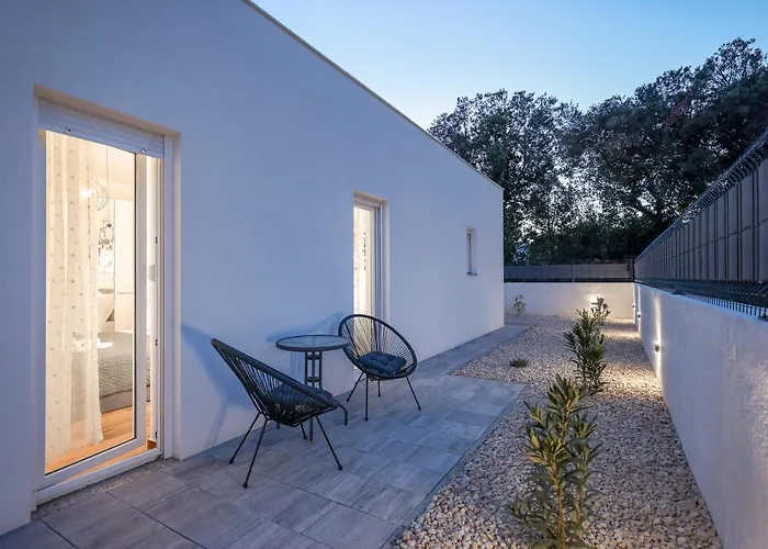 Villa La Reina - Private Heated Pool & Garden Βίλα