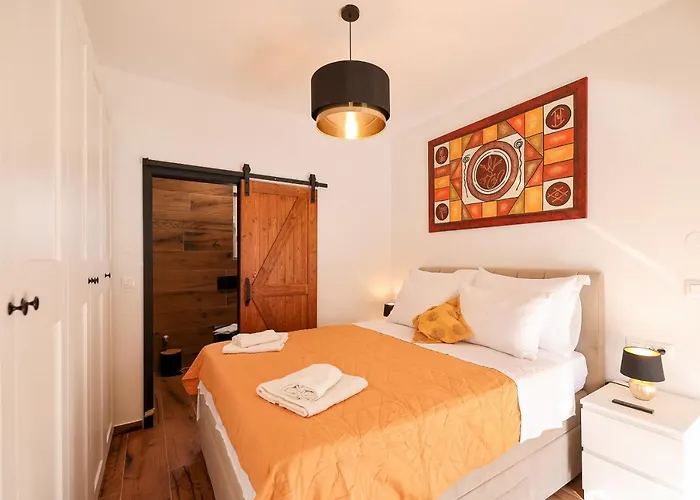 Villa La Reina - Private Heated Pool & Garden