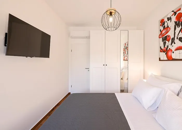 Villa La Reina - Private Heated Pool & Garden ビビニェ