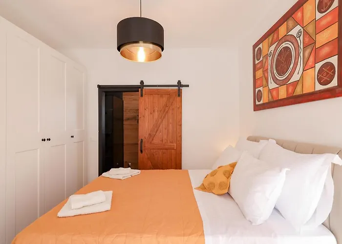 ヴィラ Villa La Reina - Private Heated Pool & Garden ビビニェ