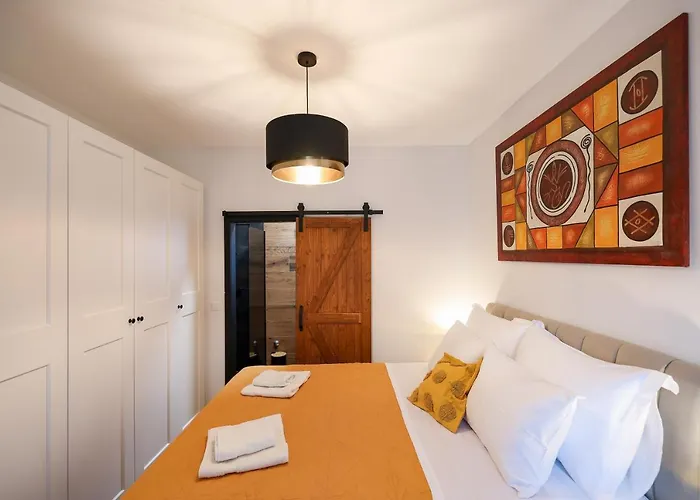 Villa La Reina - Private Heated Pool & Garden ビビニェ