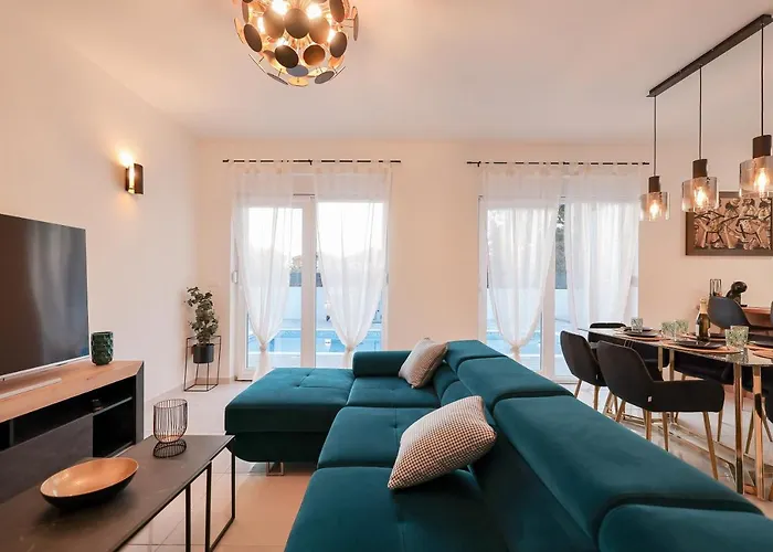 Villa La Reina - Private Heated Pool & Garden ビビニェ