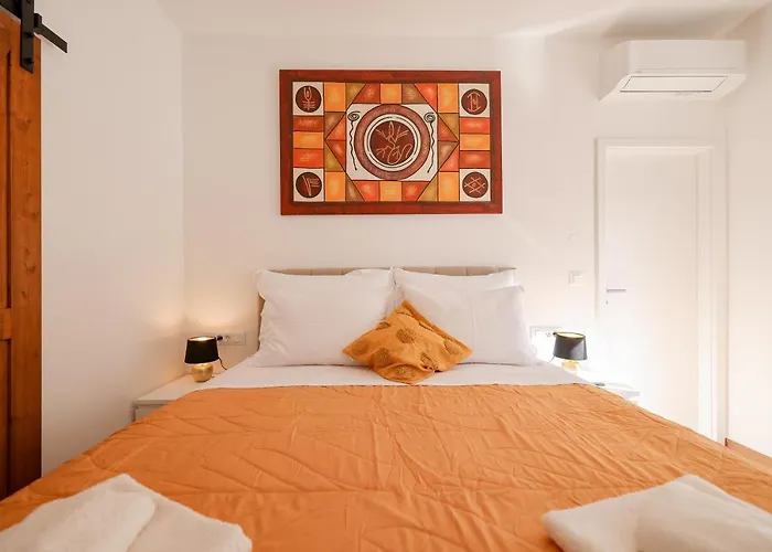 La Reina - Private Heated Pool & Garden Villa *