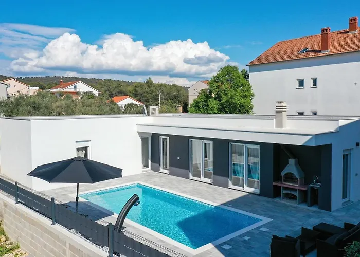 Villa La Reina - Private Heated Pool & Garden ヴィラ *