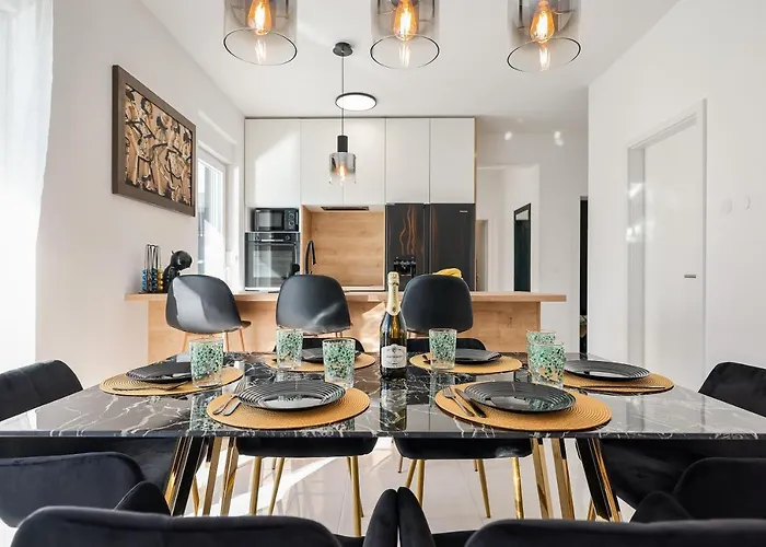 ヴィラ Villa La Reina - Private Heated Pool & Garden ビビニェ