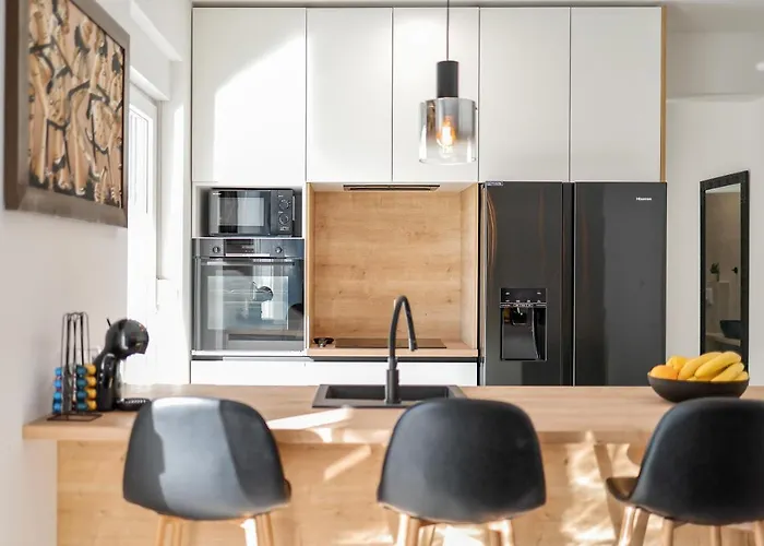 Villa La Reina - Private Heated Pool & Garden * ビビニェ