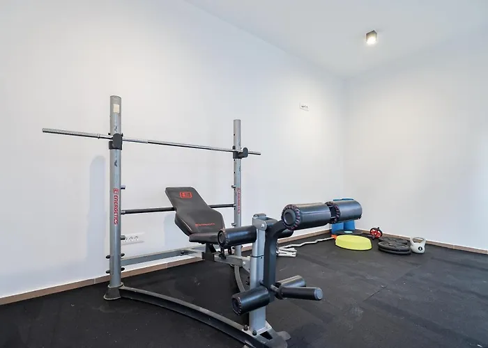 Villa La Reina - Private Heated Pool & Garden