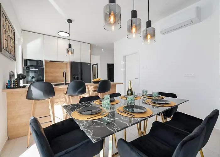 Villa La Reina - Private Heated Pool & Garden * ビビニェ