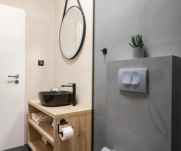 Villa La Reina - Private Heated Pool & Garden * ビビニェ