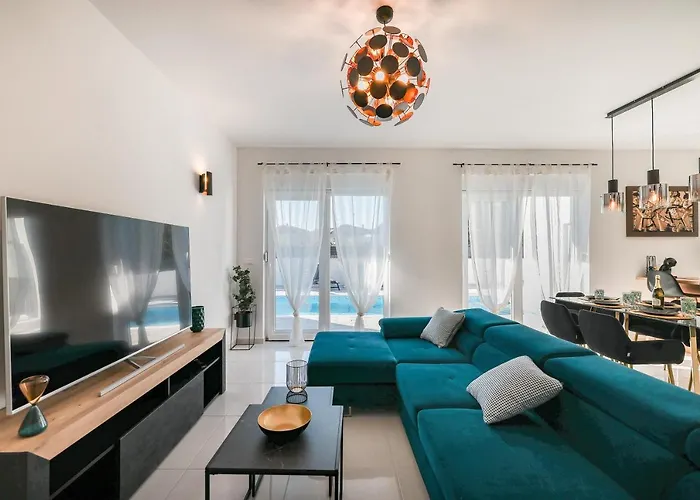 Villa La Reina - Private Heated Pool & Garden ビビニェ