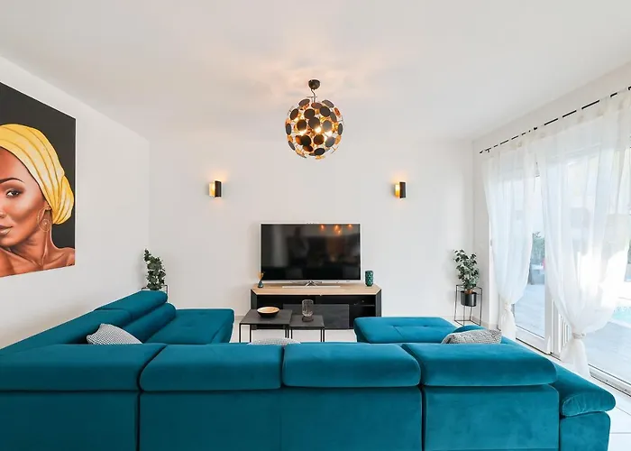 La Reina - Private Heated Pool & Garden Villa *