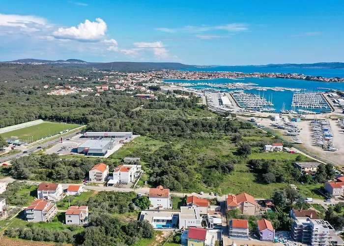 Villa La Reina - Private Heated Pool & Garden ビビニェ