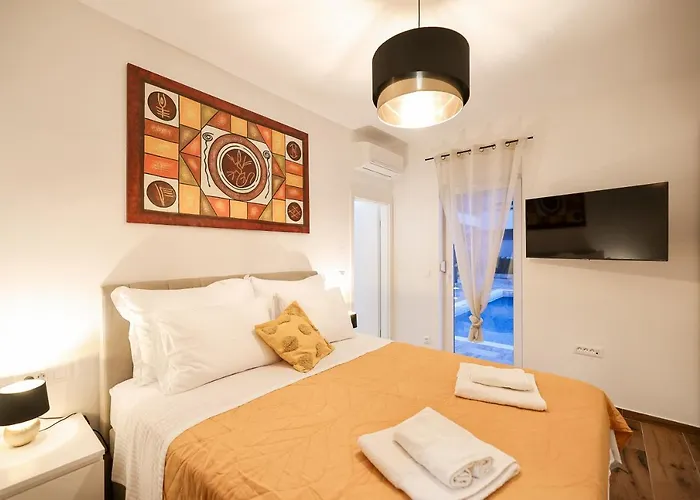 Villa La Reina - Private Heated Pool & Garden * ビビニェ